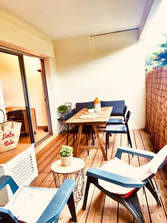 Mandelieu Grand Studio Avec Piscine Et Proche De La Mer Exterior foto